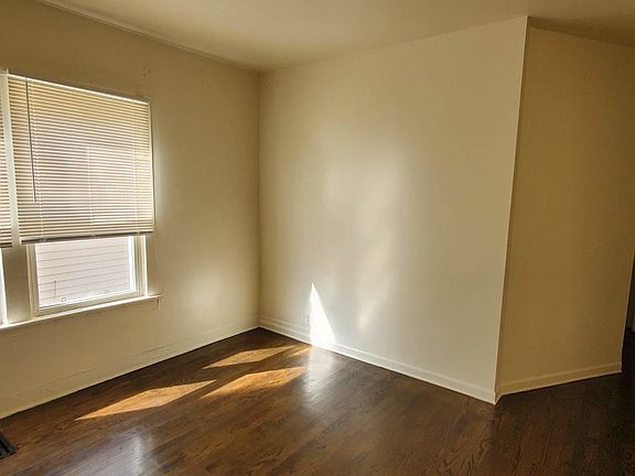 3rd image of 1127 Grant Ave