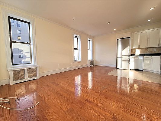 2nd image of 301 W 96th St APT 3W