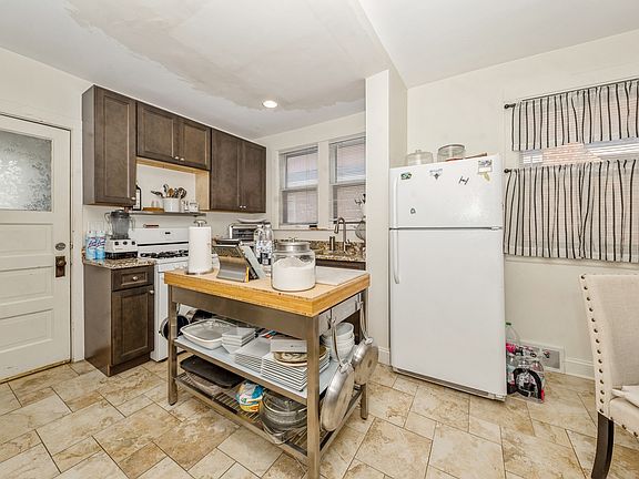 3rd image of 5421 S Neenah Ave