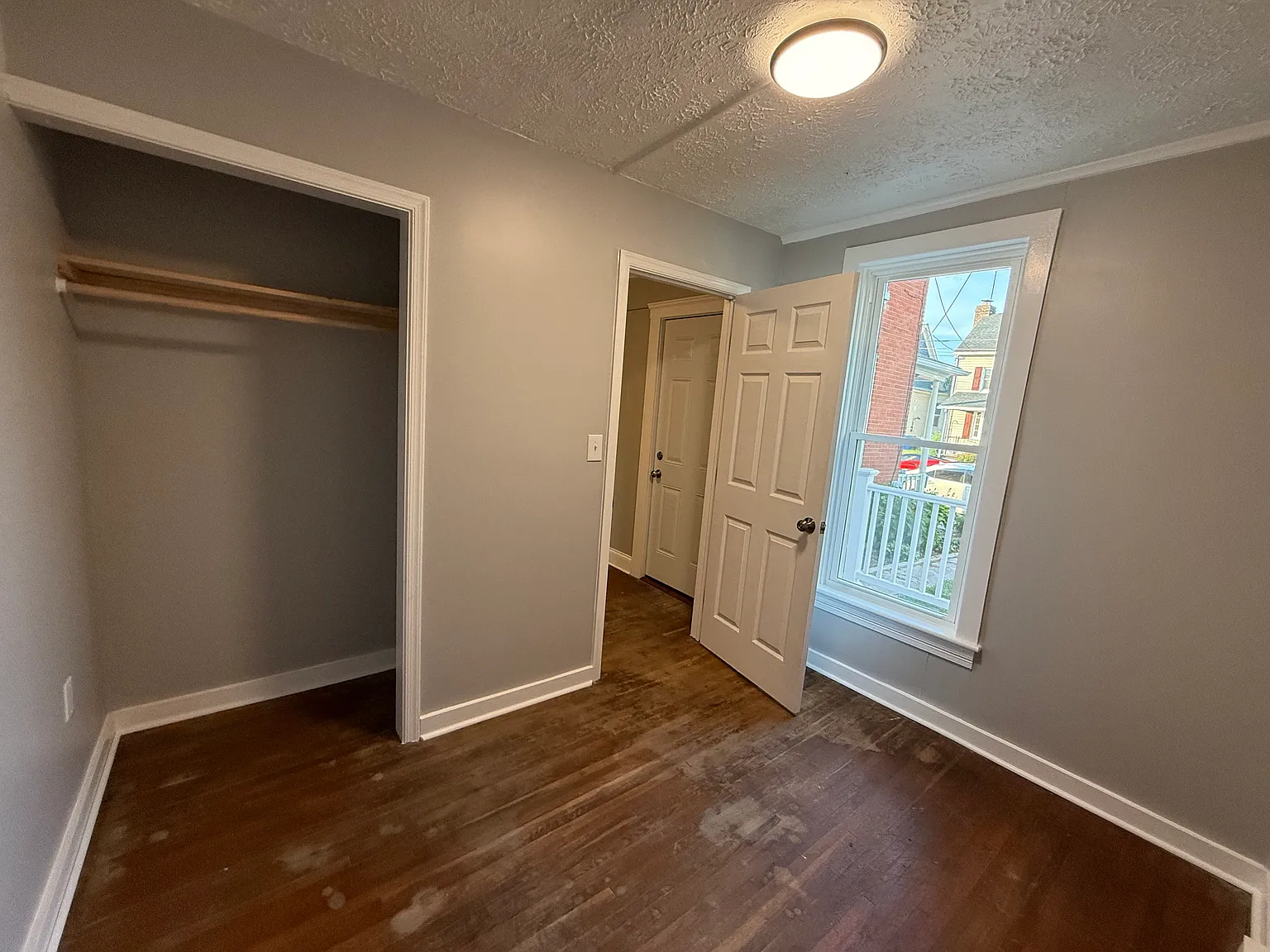 10 Fairview Ave — Photo 4