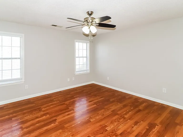 15 Oakland Woods Cv — Photo 13
