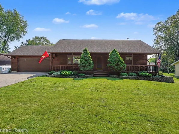 339 S Collins St, Fowlerville, MI 48836