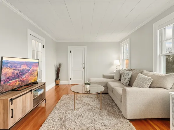 54 Edgecliff Rd #2, Watertown, MA 02472