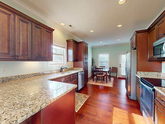 4th image of 1728 Stonebriar Dr NE