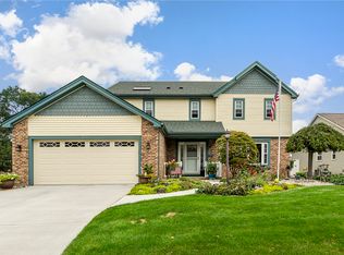 3113 Christine Ln, Oregon, OH 43616