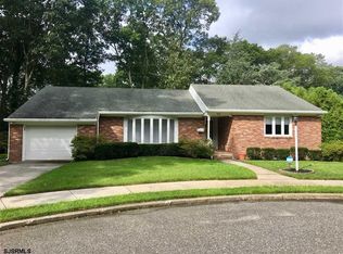 208 Woodcrest Ct, Absecon, NJ 08201