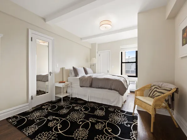 200 East 16th Street image 6 of 7