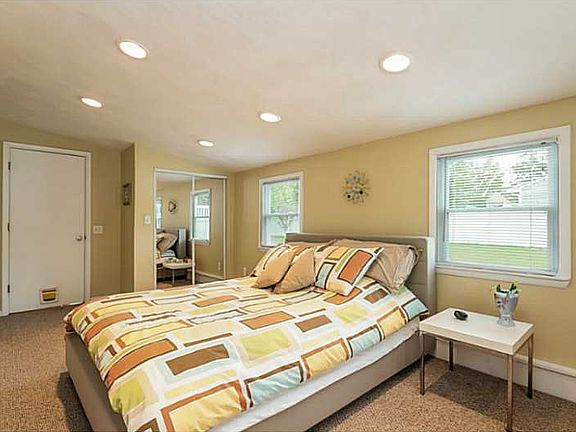 4th image of 336 Beachwood Dr
