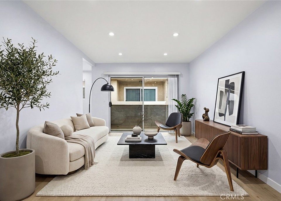 1st image of 6245 Woodman Ave APT 209