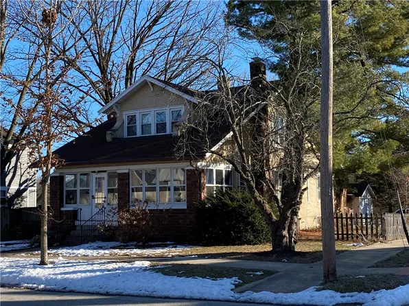 1202 Monroe Ave, Charleston, IL 61920