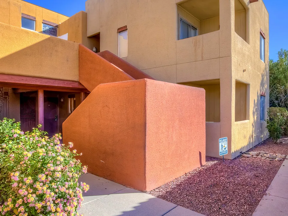 1810 E Blacklidge Dr #717