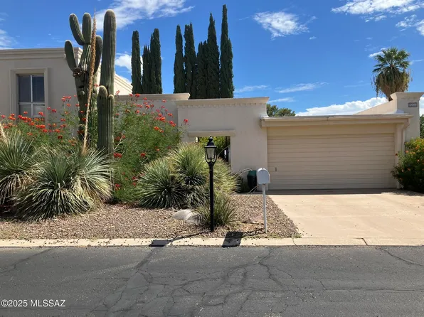 8000 N Casas Pl, Tucson, AZ 85742
