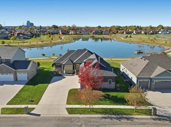 2141 38th St S, Moorhead, MN 56560