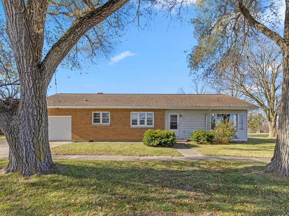 106 S 6th St, Carson City, MI 48811