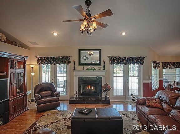 3rd image of 815 W Pheasant Run Ct