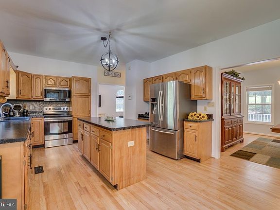 3rd image of 7465 Oakwood Lake Dr