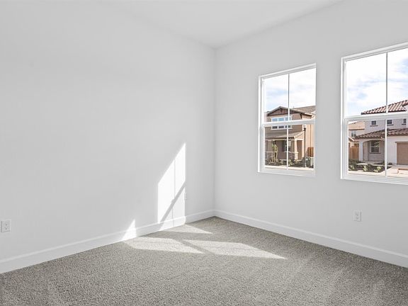 5th image of 2675 Hamilton Drive