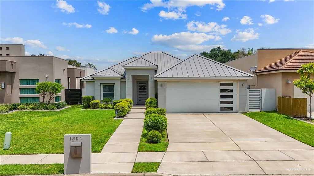 3 bed, 2.5 bath, 2029 sqft, $3,750 — Photo 1