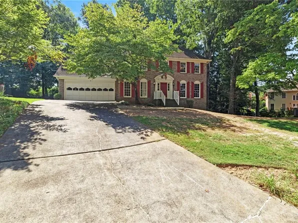 2501 Pine Cove Dr, Tucker, GA 30084