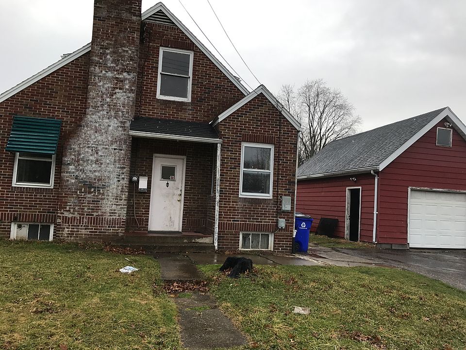 side with detached garage