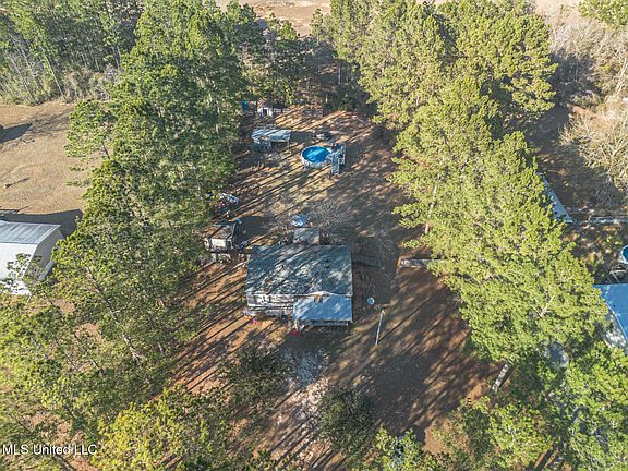 4th image of 20220 Gordon St