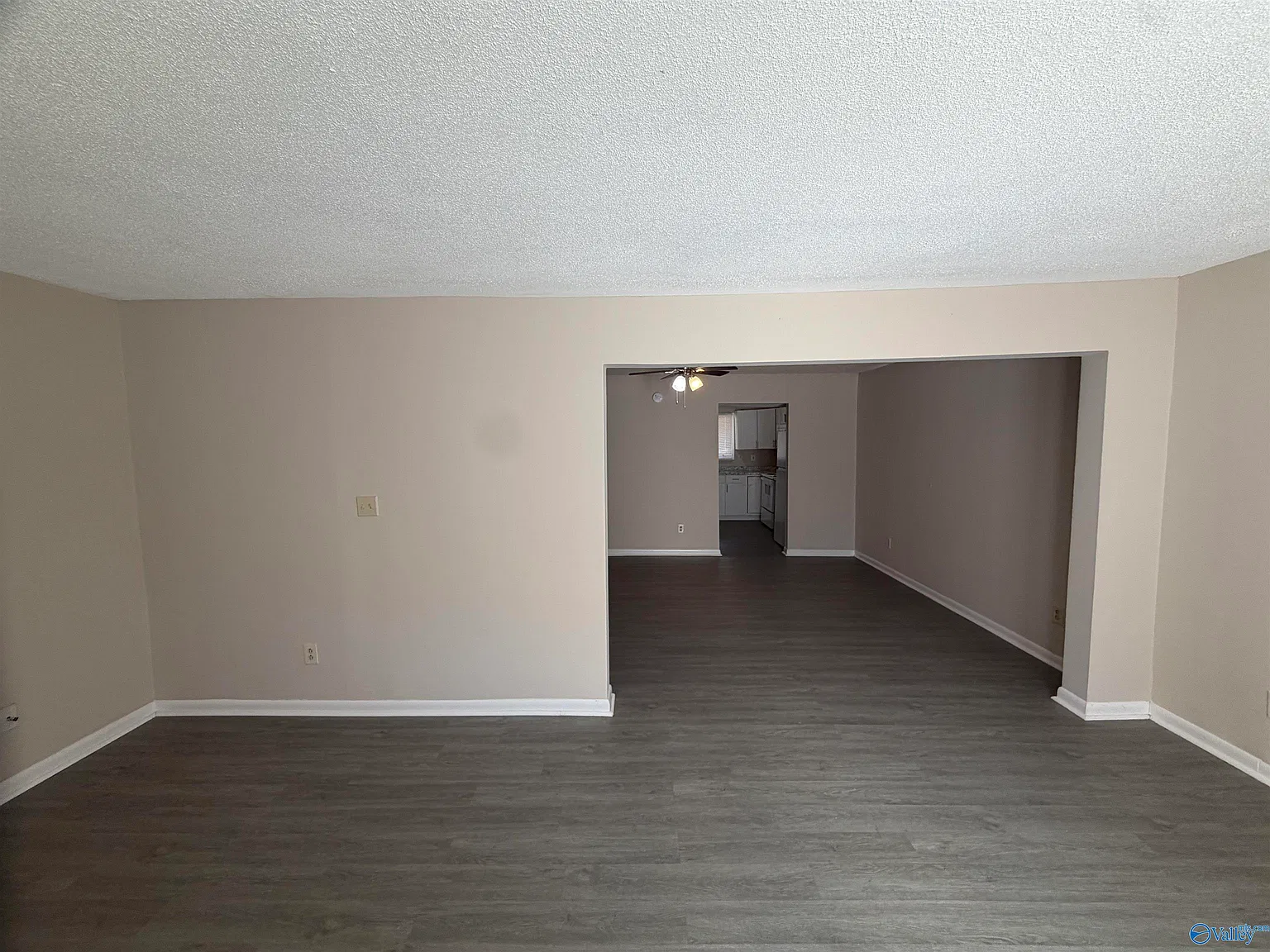 2 bed, 2.5 bath, 1460 sqft, $1,050 — Photo 3