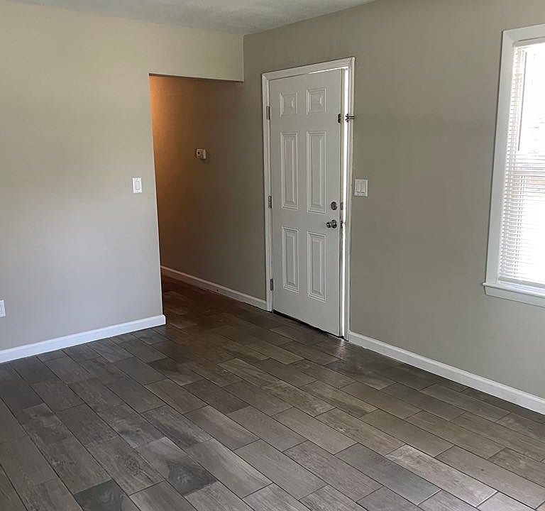 2nd image of 1918 Graham Ln E
