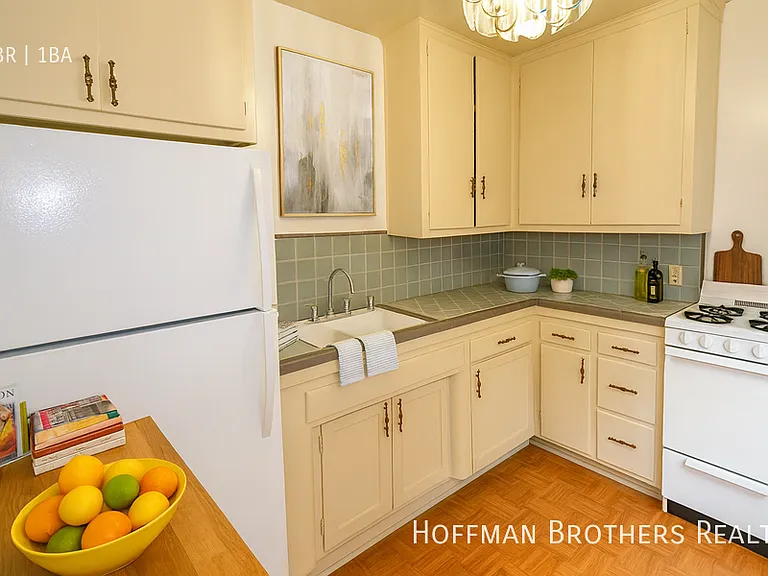 14617 Gilmore St #5 — Photo 2