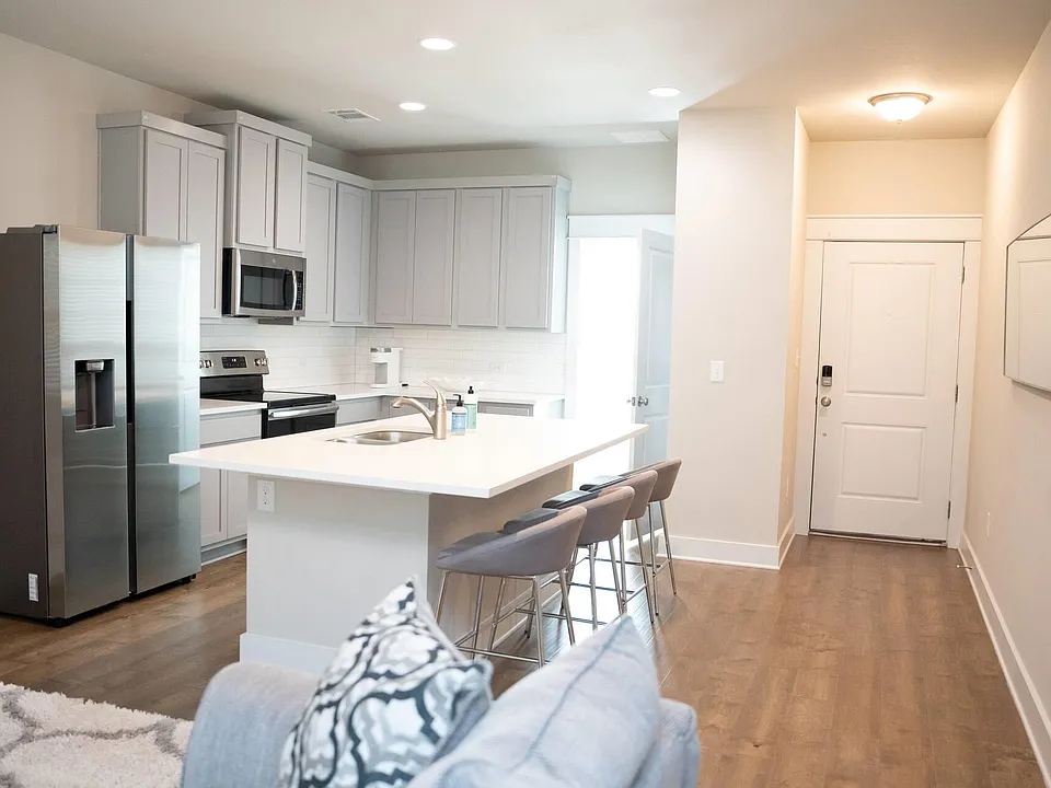13501 Metric Blvd #15