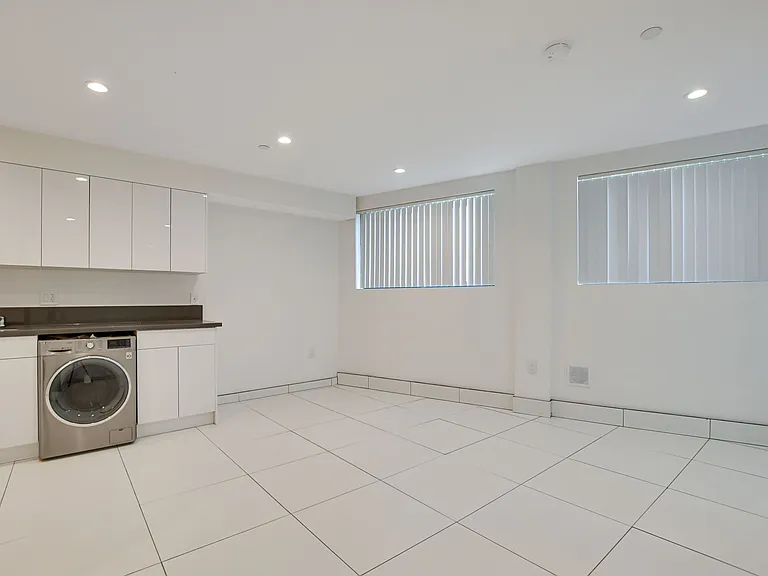 946 S Ridgeley Dr #107 — Photo 3