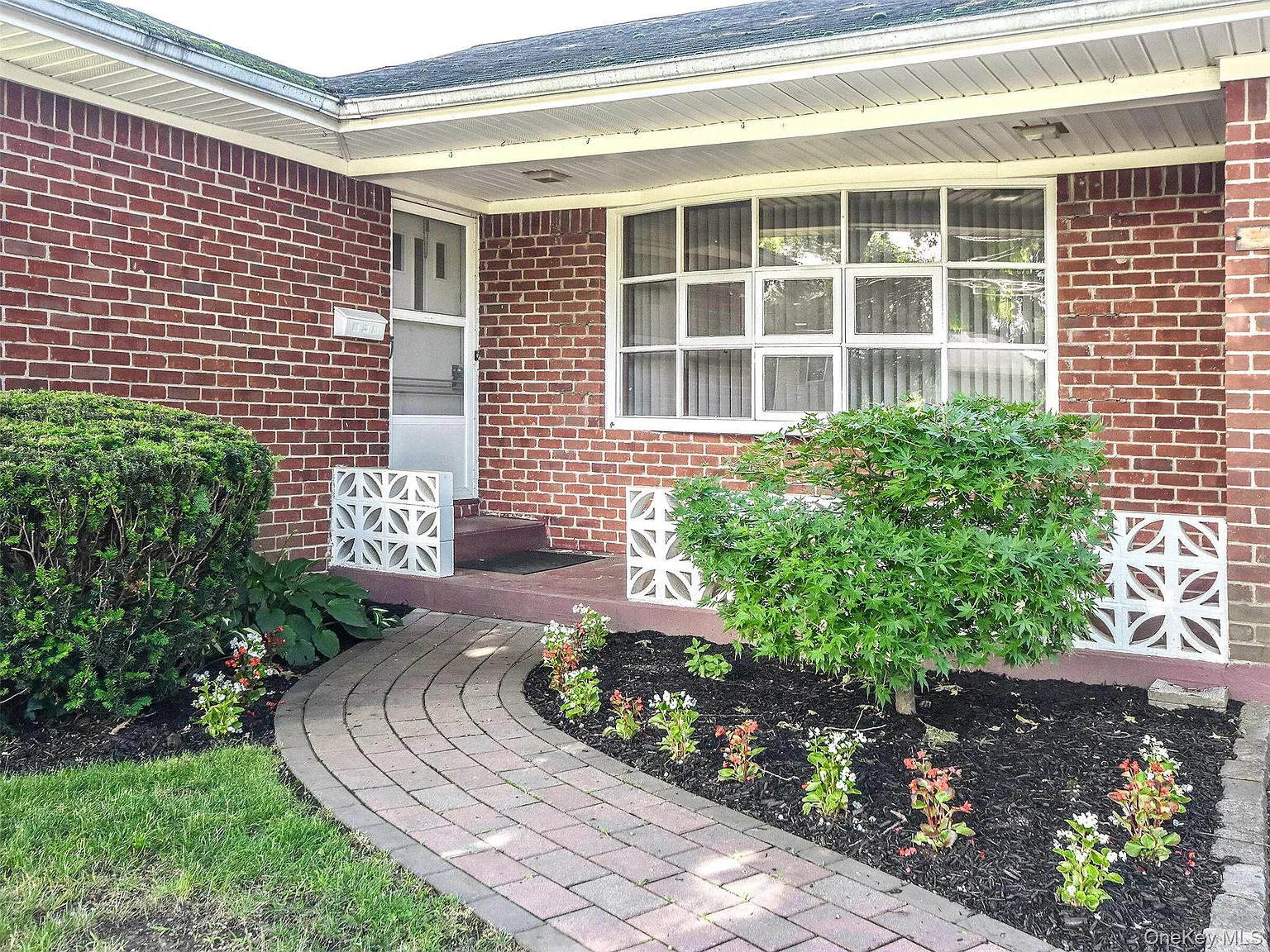 3 bed, 1.0 bath, 1276 sqft, $4,250 — Photo 4