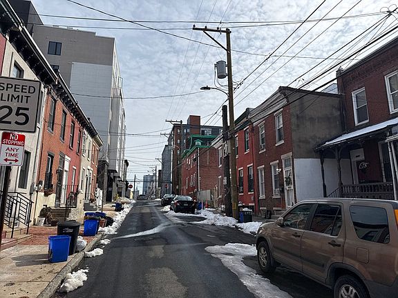 5th image of 4313 Ludlow St