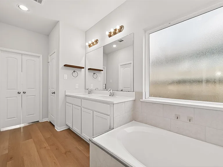 1701 Cindy Ln — Photo 10