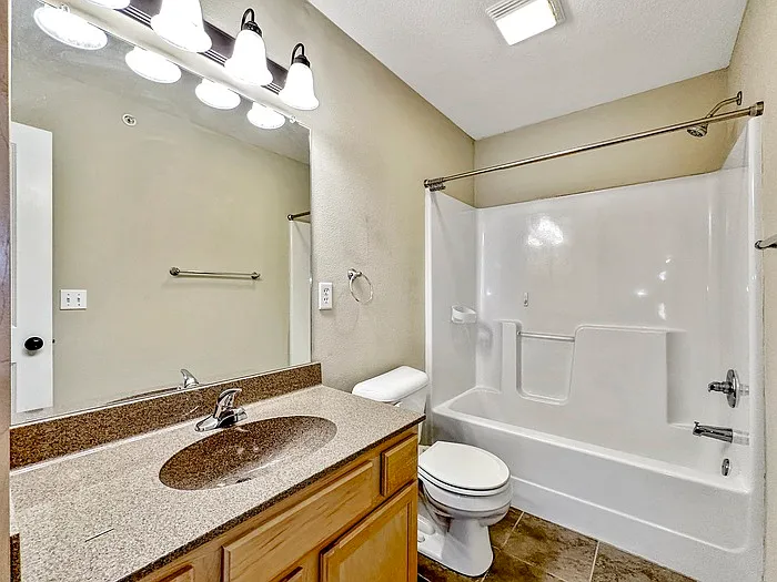207 NE 45th Ln — Photo 19