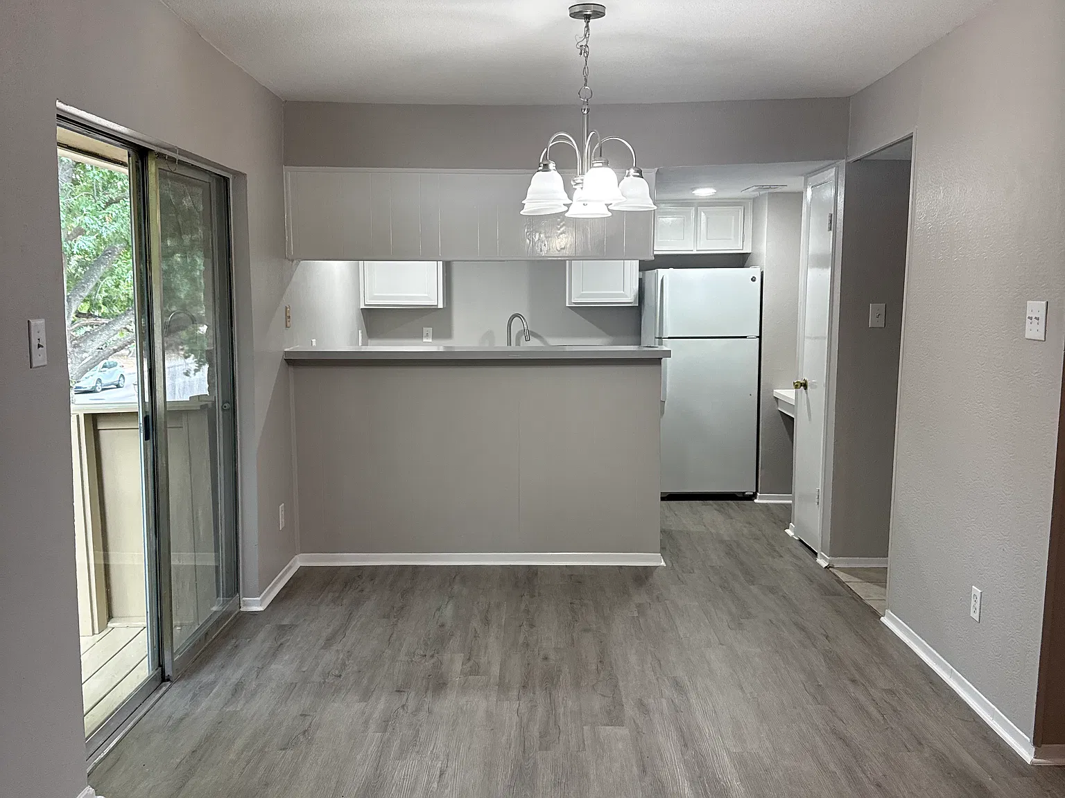 2 bed, 905 sqft, $1,600 — Photo 2