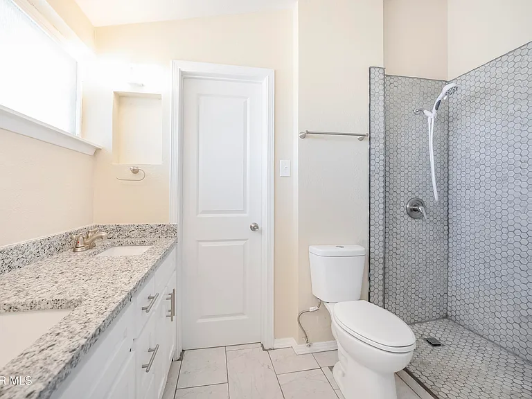 368 Chermont Ct — Photo 12