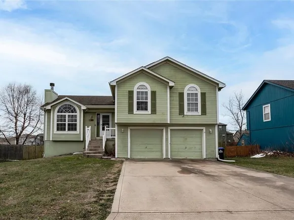 907 Spruce Dr, Greenwood, MO 64034