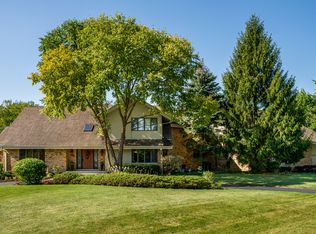 571 Millbrook Dr, Downers Grove, IL 60516