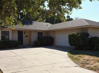 421 W Springdale Ln, Grand Prairie, TX 75052