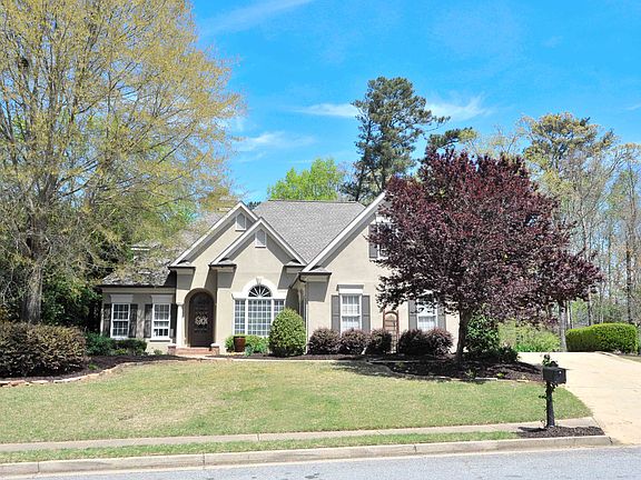 2nd image of 916 Great Pine Ln