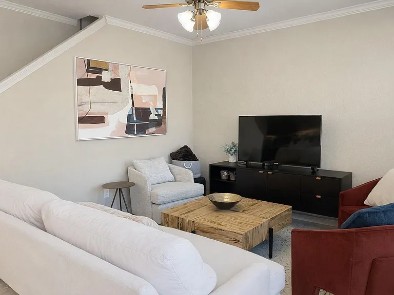 114 Forest Dr — Photo 2
