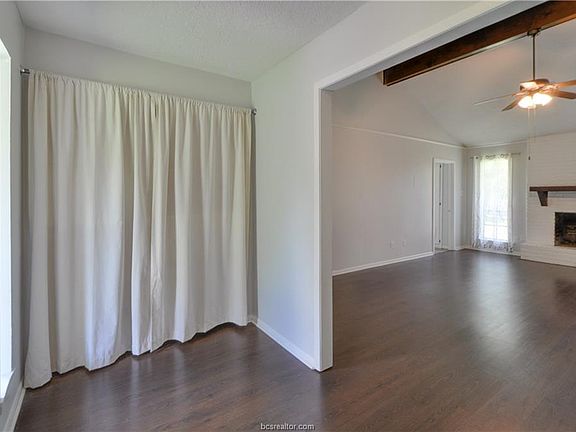 5th image of 1416 Clement Ct