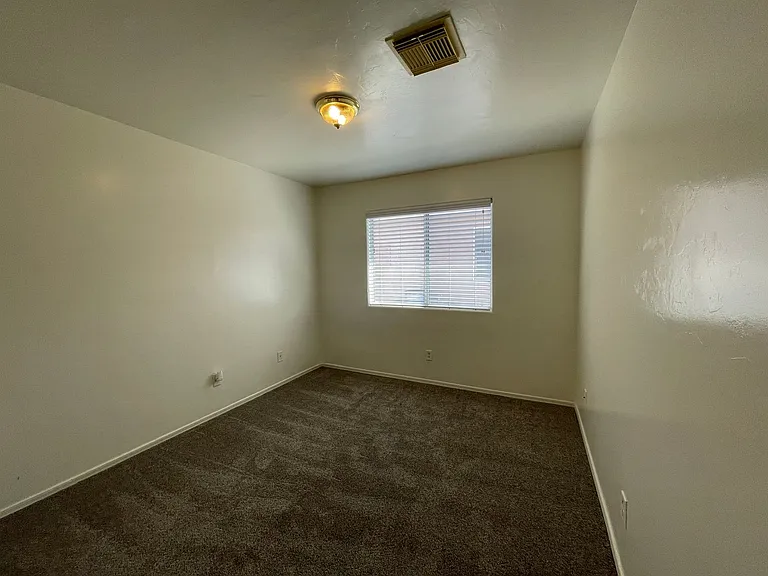 114 E Medina Rd — Photo 10
