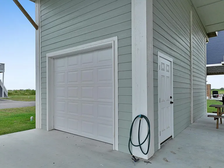 1049 Sunset Cir W — Photo 8