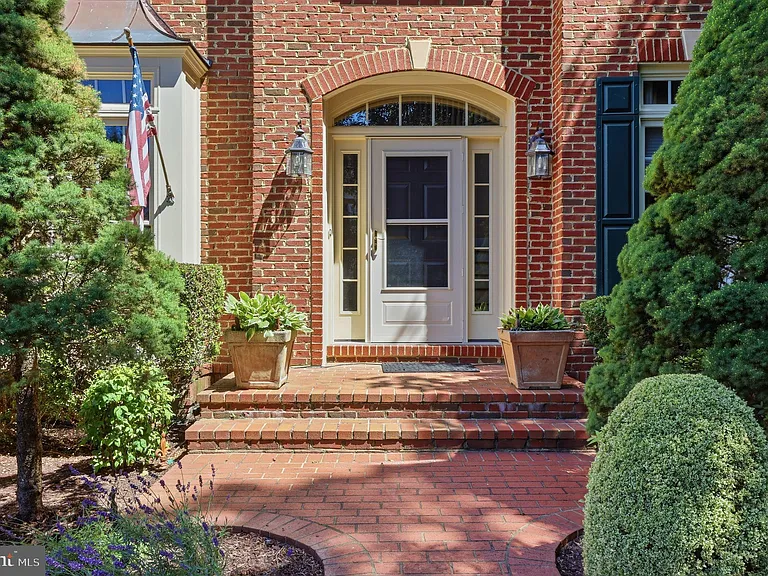 5767 Bush Hill Dr — Photo 3