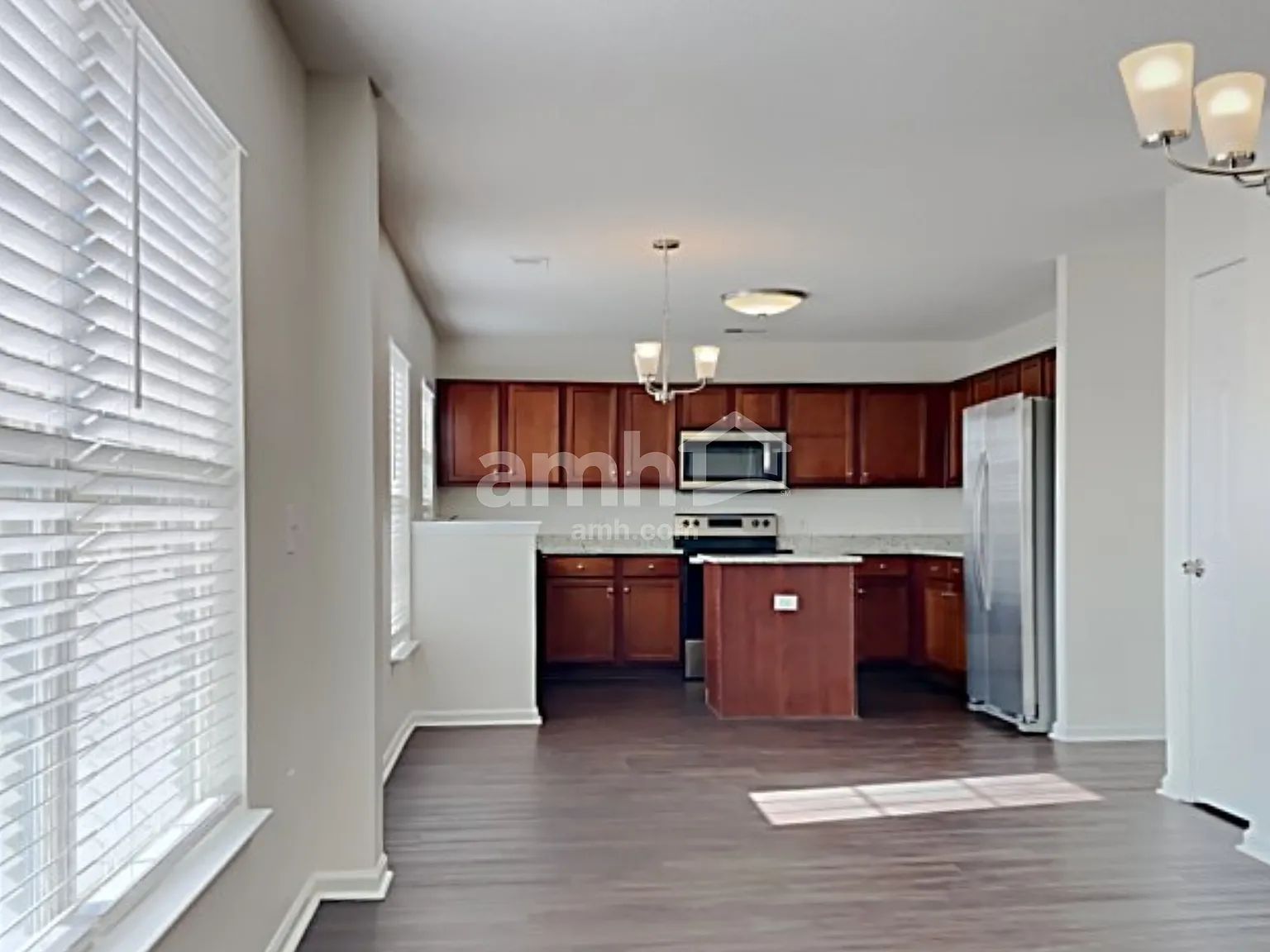 4 bed, 2.5 bath, 2340 sqft, $2,475 — Photo 3