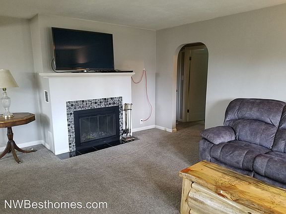 3rd image of 214 Avenue H
