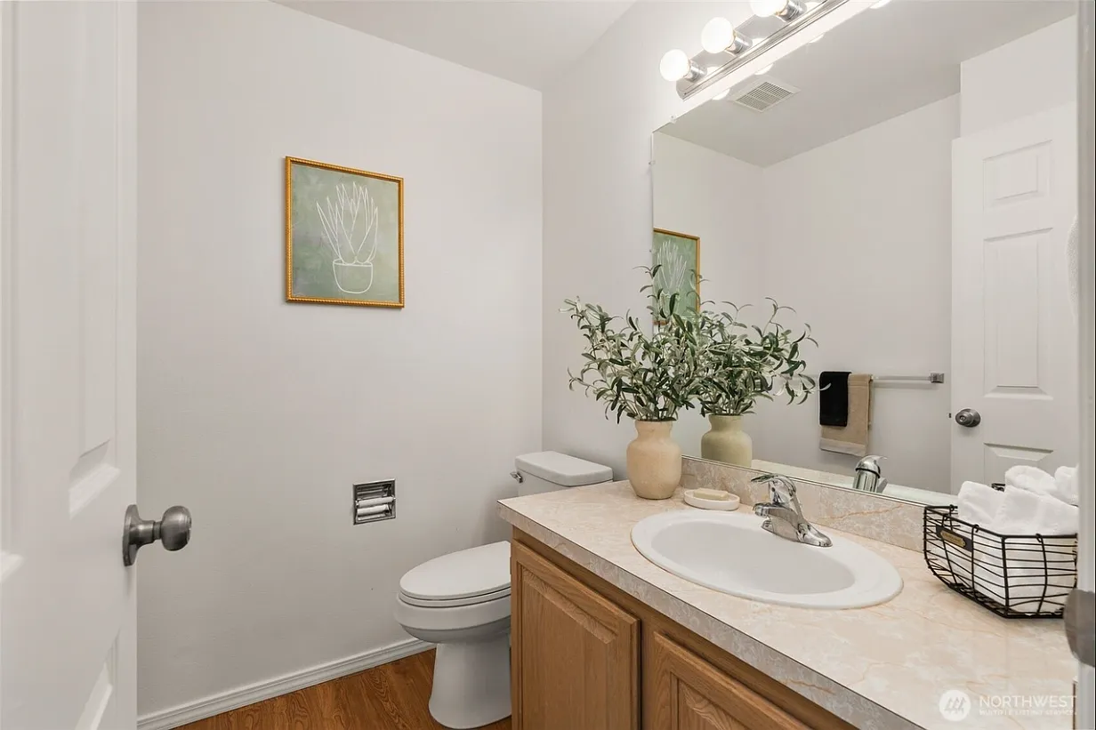 4 bed, 2.5 bath, 1900 sqft, $3,500 — Photo 4