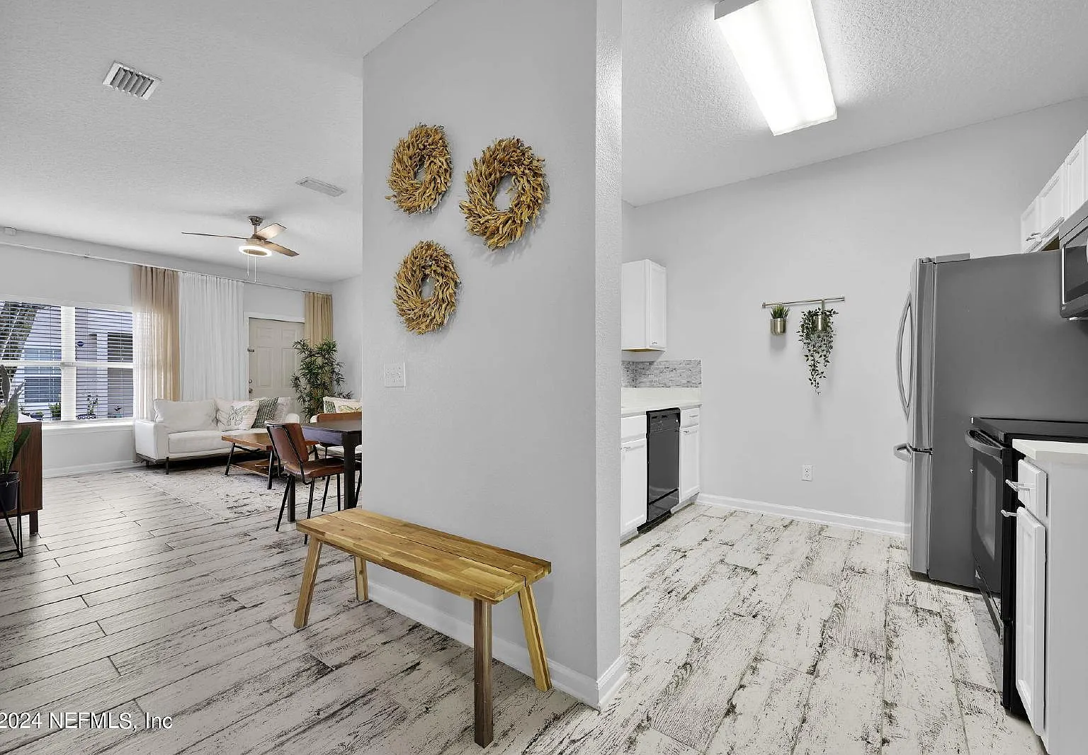 2 bed, 2.5 bath, 1105 sqft, $1,700 — Photo 4