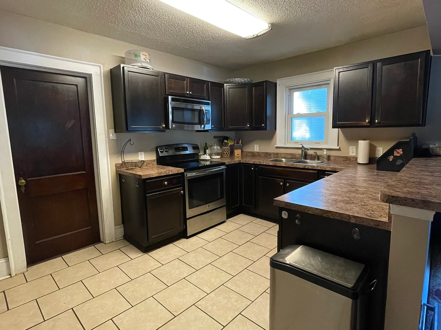 4 bed, 1664 sqft, $2,300 — Photo 2
